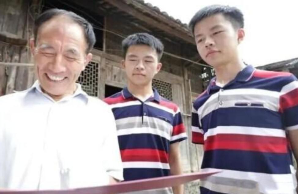 清华VS北大直播视频，别只盯着学霸人设，这些细节才是真门道
